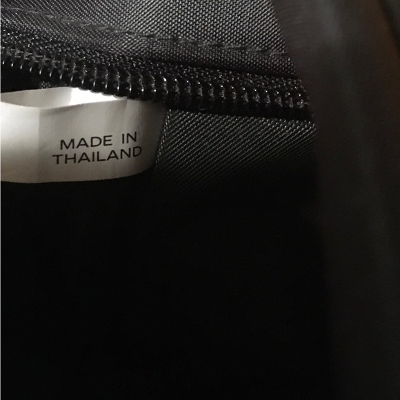 C🌹HANEL🌹Toiletry Cosmetic Bag Pouch or Travel Dopp Shaving Kit - Picture 9 of 10